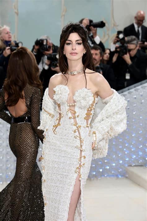 anne hathaway met gala dress.